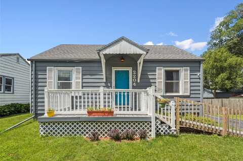 2204 E 40th Street, Des Moines, IA 50317