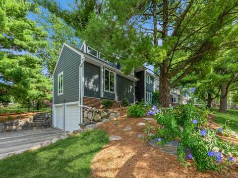 1017 45th Street, West Des Moines, IA 50266