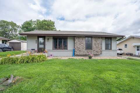 2008 N 4th Avenue E, Newton, IA 50208