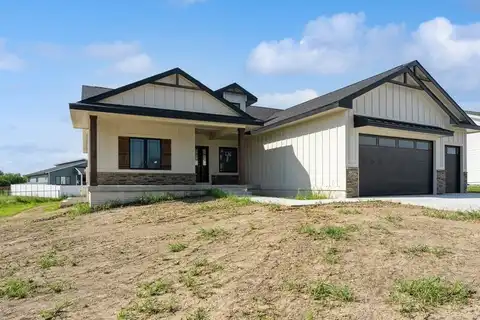 2209 Green Leaf Circle, Norwalk, IA 50211
