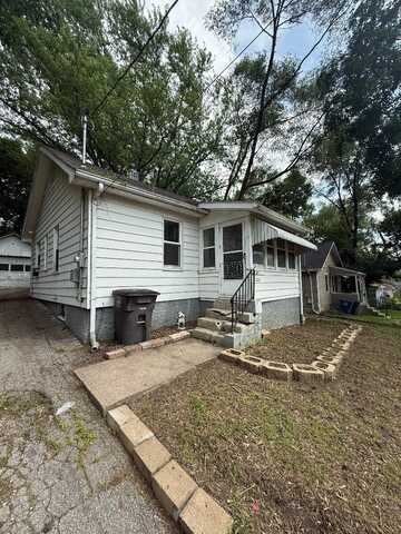 2811 Oxford Street, Des Moines, IA 50313