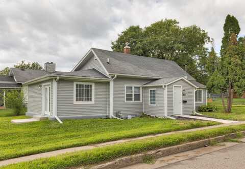 2841 Des Moines Street, Des Moines, IA 50317