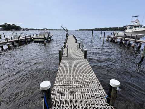 806 Regatta Drive, Niceville, FL 32578