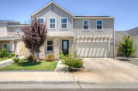 3448 Douglas Avenue N, Fresno, CA 93727