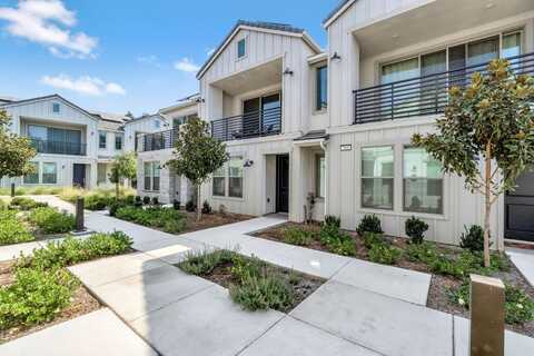 572 Cindy Lane N, Clovis, CA 93611