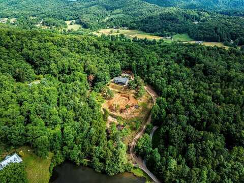 159 Kings Cove Rd, Franklin, NC 28734