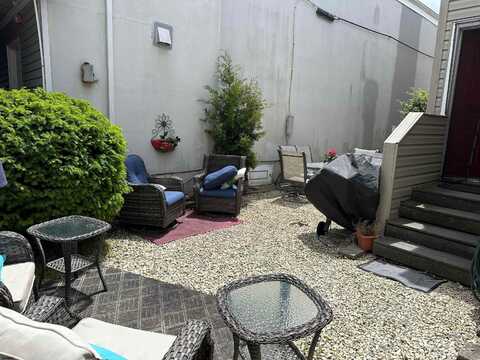 33 S Benson Ave, Margate City, NJ 08402