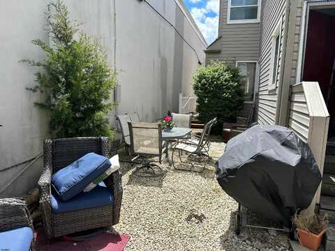 33 S Benson Ave, Margate City, NJ 08402
