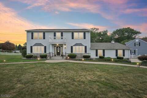 17 Mayhew Dr, Fairfield, NJ 07004
