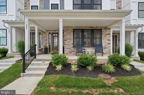 303 W SQUIRE DRIVE, NEWTOWN SQUARE, PA 19073