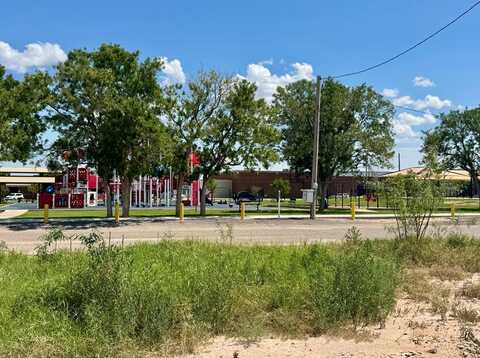 401 E 10th St, McCamey, TX 79752