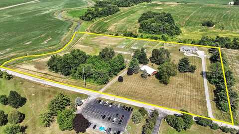 10744 N County Line Road, Churubusco, IN 46723