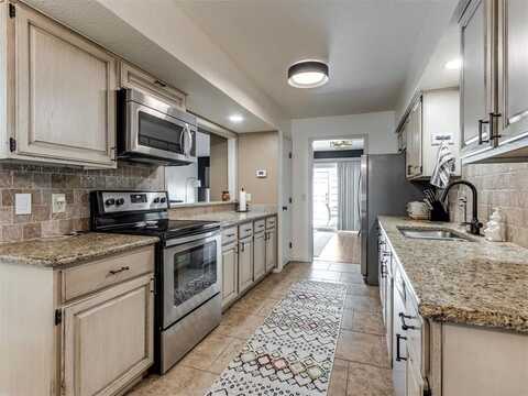 9009 N May Avenue, Oklahoma City, OK 73120