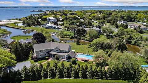 5 Woodcock Ln, Remsenburg, NY 11960