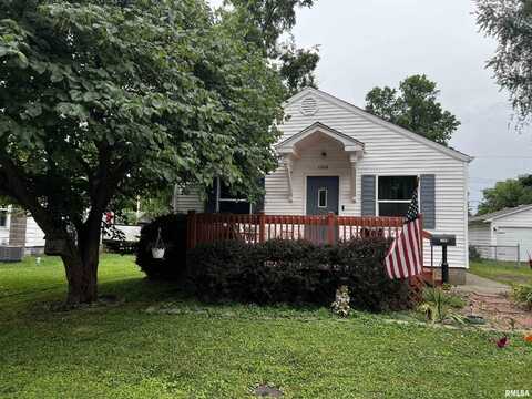 1204 W FRANKLIN Street, Taylorville, IL 62568