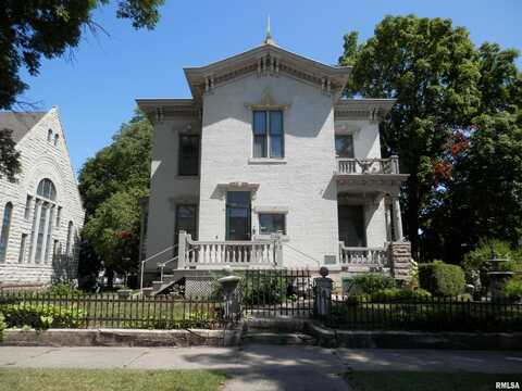310 E BROADWAY Street, Monmouth, IL 61462