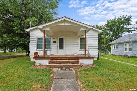 1201 N McLeansboro Street, Benton, IL 62812