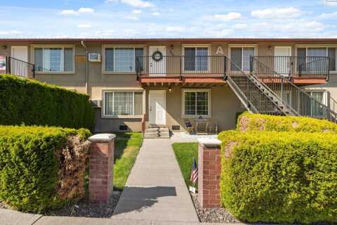 526 S 40th Ave, West Richland, WA 99353