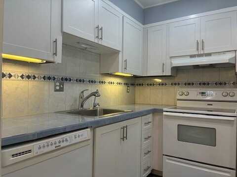 2831 Somerset Dr, Lauderdale Lakes, FL 33311