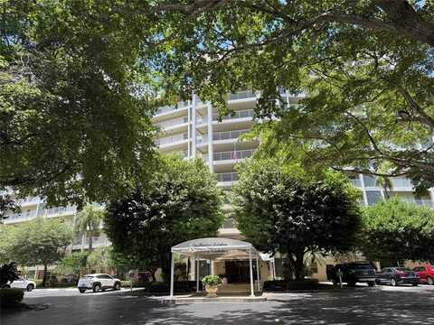 3499 Oaks Way, Pompano Beach, FL 33069