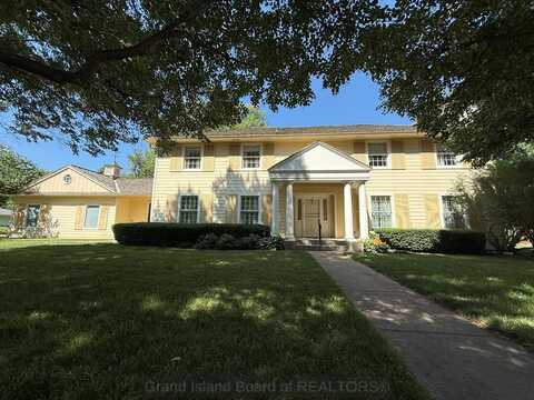 2508 Arrowhead Road, Grand Island, NE 68801