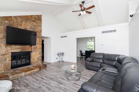 3605 Westmeadow Ct, Louisville, KY 40258