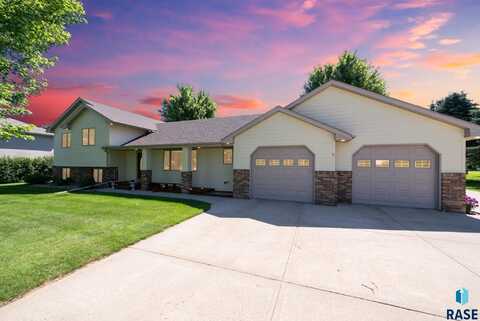 26680 Dayspring Cir, Hartford, SD 57033