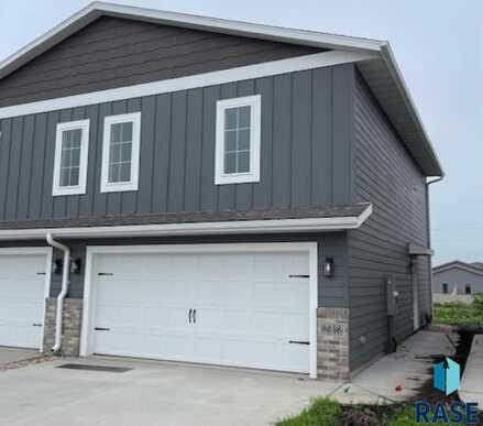 9646 W Tunis Dr, Sioux Falls, SD 57106