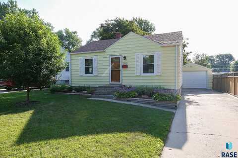 2512 S Glendale Ave, Sioux Falls, SD 57105