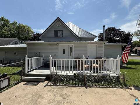 311 2nd St, Wakonda, SD 57073