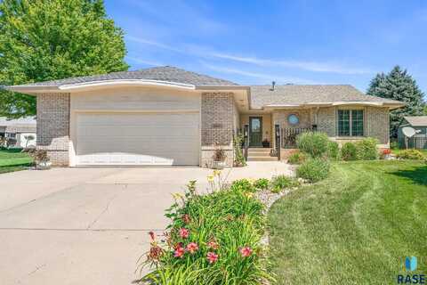 4904 E Charleston Dr, Sioux Falls, SD 57110