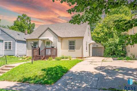 1924 S Walts Ave, Sioux Falls, SD 57105