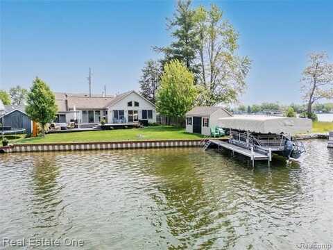 16384 Whitehead Drive, Linden, MI 48451