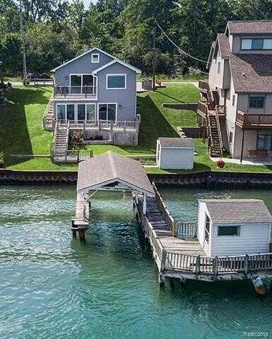 1027 River Road, St Clair, MI 48079