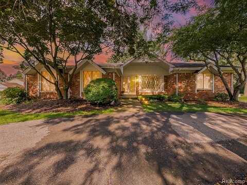 6452 Rutledge Park Drive, West Bloomfield, MI 48322