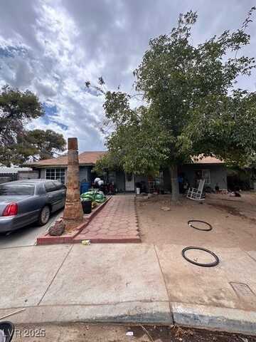 52 Madras Circle, Las Vegas, NV 89110