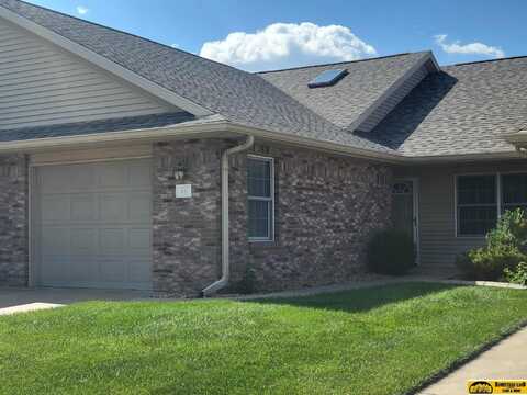 611 Spring View Circle, Beatrice, NE 68310