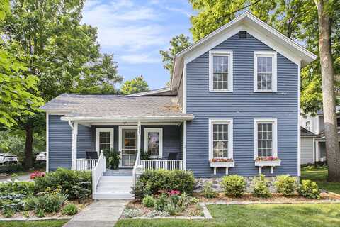 433 W Bridge Street, Plainwell, MI 49080