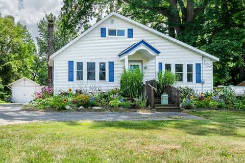 7364 Red Arrow Highway, Watervliet, MI 49098