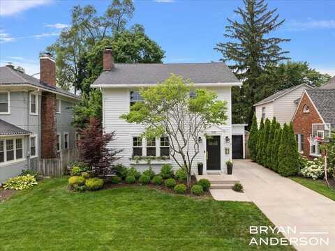 939 Lakeside Drive SE, East Grand Rapids, MI 49506