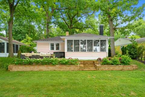 530 E Gull Lake Drive, Augusta, MI 49012