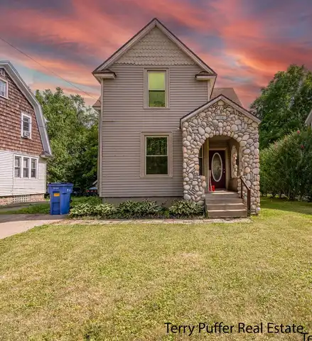 914 Leonard Street NE, Grand Rapids, MI 49503