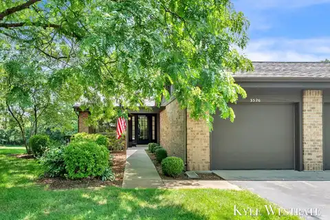 3526 Eagle Bluff Drive NE, Grand Rapids, MI 49525
