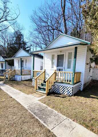 8568 S Portage Point Drive, Onekama, MI 49675