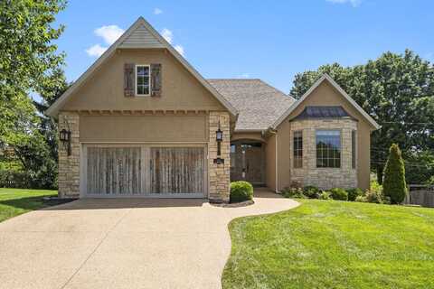 966 S Carriage Avenue, Springfield, MO 65809