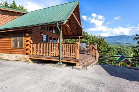 960 High Mountain Way, Gatlinburg, TN 37738