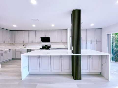 549 Racquet Club Road, Weston, FL 33326