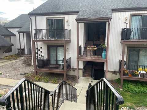 10182 Dell Pl, Stanhope, NJ 07874