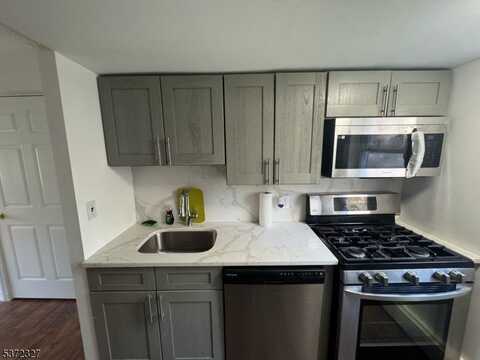 22 Spring Ln, Washington, NJ 07853