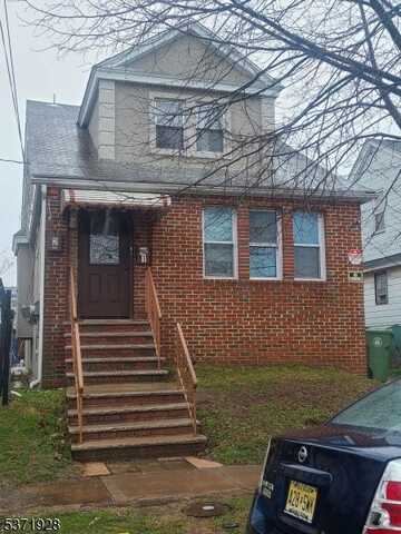 31 W 18Th St, Linden, NJ 07036